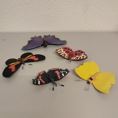 Schmetterlinge aus Keramik, Foto: S.Stoll/vhs Unteres Pegnitztal