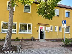 Haupteingang vhs Gebäude Röthenbach